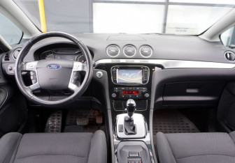 Подержанный автомобиль Ford S-MAX 2012 года (12 фото)