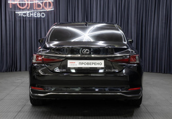 Подержанный автомобиль Lexus ES 2021 года (6 фото)