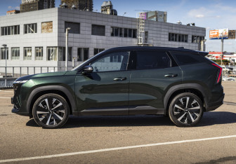 Подержанный автомобиль Geely Atlas 2024 года (8 фото)
