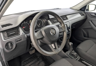 Подержанный автомобиль Skoda Rapid Liftback 2018 года (16 фото)