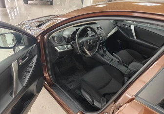 Подержанный автомобиль Mazda 3 Sedan 2012 года (13 фото)