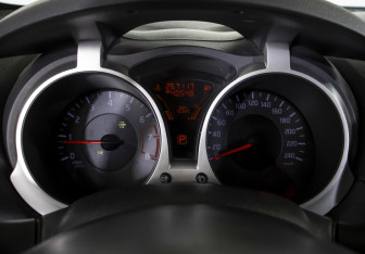 Подержанный автомобиль Nissan Juke 2011 года (11 фото)