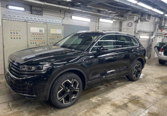 Новый Volkswagen Touareg 2025 (3 фото)