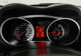 Подержанный автомобиль Mitsubishi Outlander 2008 года (11 фото)