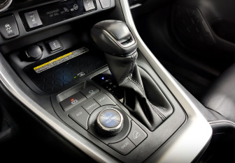Подержанный автомобиль Toyota RAV4 2020 года (28 фото)