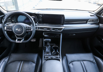 Подержанный автомобиль Kia K5 2021 года (13 фото)