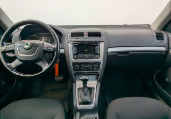 Подержанный автомобиль Skoda Octavia Liftback 2012 года (9 фото)