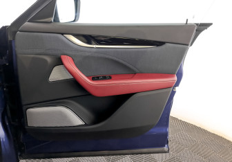 Подержанный автомобиль Maserati Levante 2018 года (27 фото)