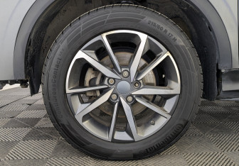 Подержанный автомобиль Geely Coolray 2022 года (12 фото)