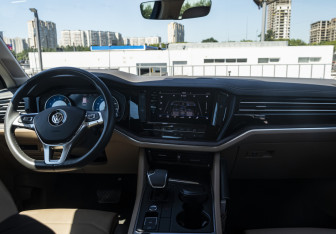 Подержанный автомобиль Volkswagen Touareg 2020 года (12 фото)