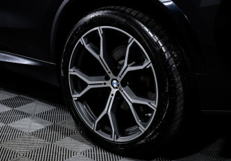 Подержанный автомобиль BMW X5 2019 года (15 фото)