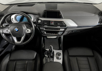 Подержанный автомобиль BMW X3 2018 года (11 фото)