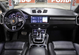 Подержанный автомобиль Porsche Cayenne 2020 года (14 фото)