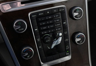 Подержанный автомобиль Volvo XC60 2011 года (9 фото)