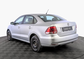 Подержанный автомобиль Volkswagen Polo Sedan 2015 года (7 фото)
