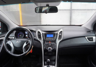 Подержанный автомобиль Hyundai i30 Hatchback 2012 года (11 фото)