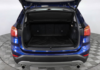 Подержанный автомобиль BMW X1 2017 года (9 фото)