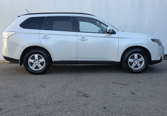 Подержанный автомобиль Mitsubishi Outlander 2013 года (4 фото)
