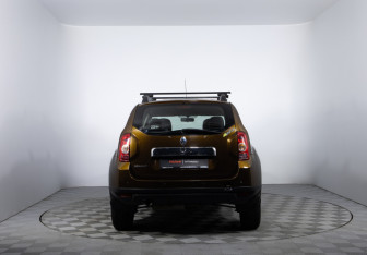 Подержанный автомобиль Renault Duster 2012 года (6 фото)