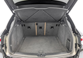 Подержанный автомобиль Porsche Macan 2019 года (10 фото)