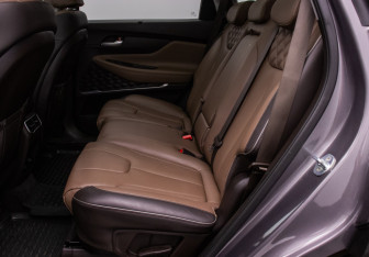 Подержанный автомобиль Hyundai Santa Fe 2022 года (11 фото)