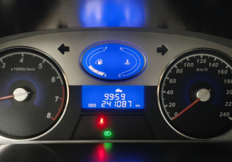 Подержанный автомобиль Geely Emgrand EC7 Sedan 2012 года (13 фото)