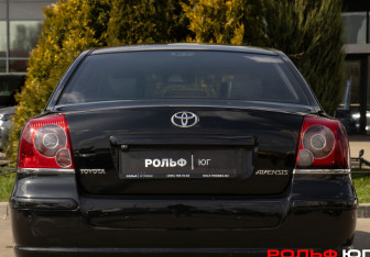 Подержанный автомобиль Toyota Avensis Sedan 2006 года (24 фото)