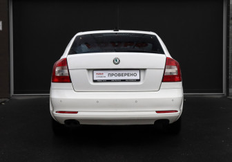 Подержанный автомобиль Skoda Octavia Liftback 2012 года (6 фото)