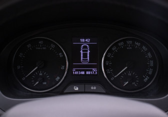 Подержанный автомобиль Skoda Rapid Liftback 2014 года (12 фото)