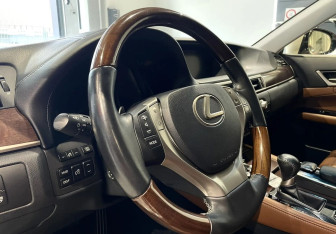 Подержанный автомобиль Lexus GS 2012 года (13 фото)
