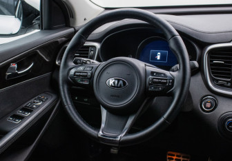 Подержанный автомобиль Kia Sorento 2017 года (16 фото)