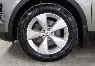 Подержанный автомобиль Jaguar E-Pace 2018 года (26 фото)