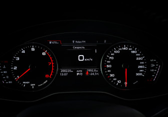 Подержанный автомобиль Audi Q5 2017 года (16 фото)