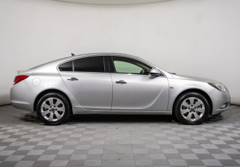 Подержанный автомобиль Opel Insignia Liftback 2012 года (4 фото)