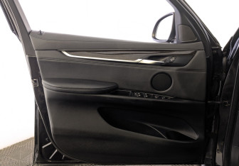 Подержанный автомобиль BMW X6 2016 года (19 фото)