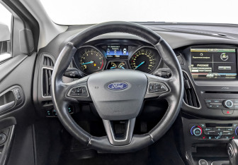 Подержанный автомобиль Ford Focus Hatchback 2016 года (21 фото)