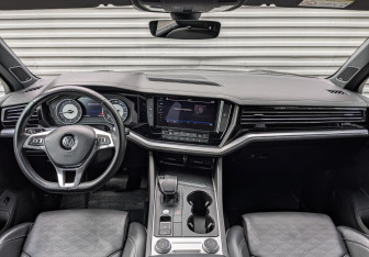 Подержанный автомобиль Volkswagen Touareg 2020 года (14 фото)