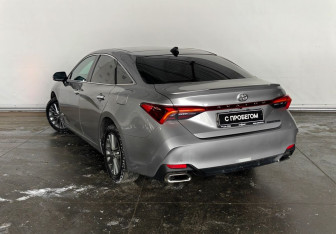 Подержанный автомобиль Toyota Avalon 2022 года (7 фото)