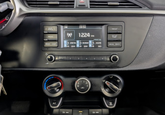 Подержанный автомобиль Kia Rio Hatchback 2021 года (15 фото)