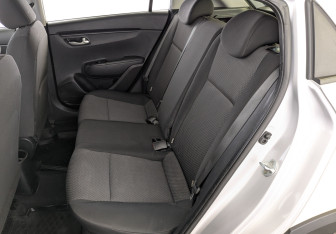 Подержанный автомобиль Kia Rio Hatchback 2021 года (16 фото)