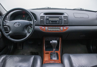 Подержанный автомобиль Toyota Camry Sedan 2004 года (13 фото)