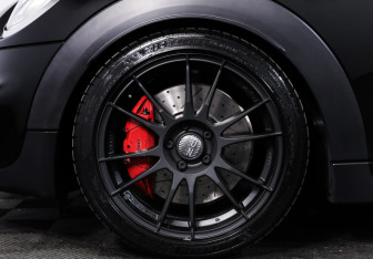 Подержанный автомобиль MINI Hatch 2016 года (28 фото)