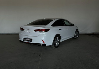 Подержанный автомобиль Hyundai Sonata 2018 года (5 фото)