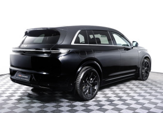 Подержанный автомобиль LiXiang L7 2023 года (5 фото)