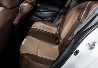 Подержанный автомобиль Toyota Corolla Sedan 2021 года (10 фото)