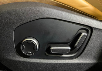 Подержанный автомобиль Zeekr 001 2023 года (16 фото)