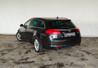 Подержанный автомобиль Opel Insignia Wagon 2011 года (6 фото)