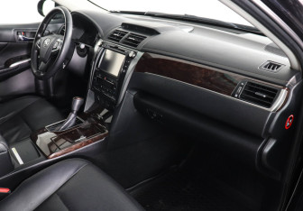 Подержанный автомобиль Toyota Camry Sedan 2017 года (10 фото)