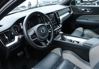 Подержанный автомобиль Volvo S60 2020 года (13 фото)