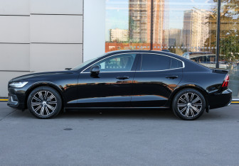 Подержанный автомобиль Volvo S60 2019 года (8 фото)